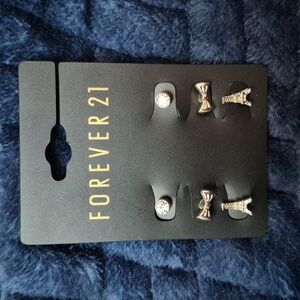 Forever 21 Silver Tone Set Of 3 Paris Themed W Eiffel Tower Stud Earrings, NWT!